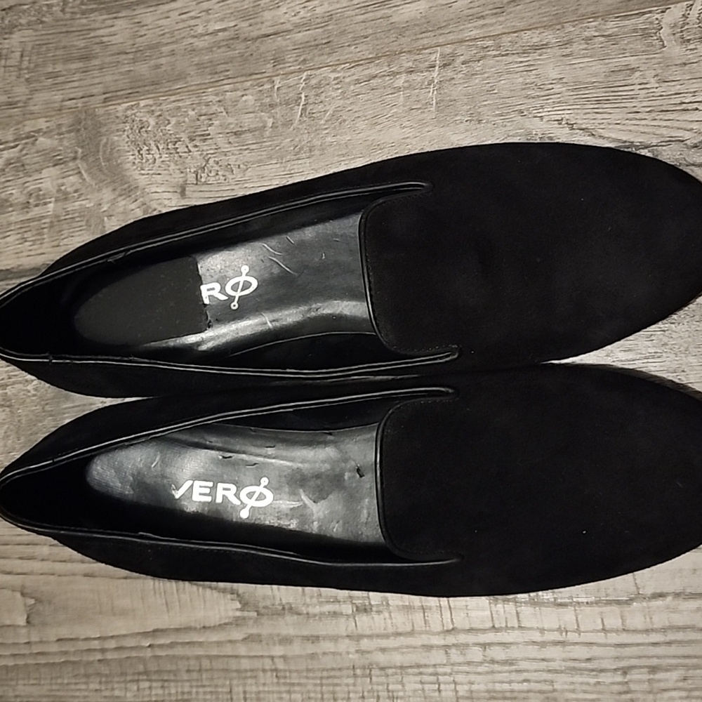 Vero Cuoio Signature Black Loafers 9.5‎